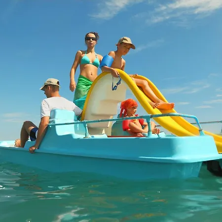 Ocean's Nest - Walking Distance To