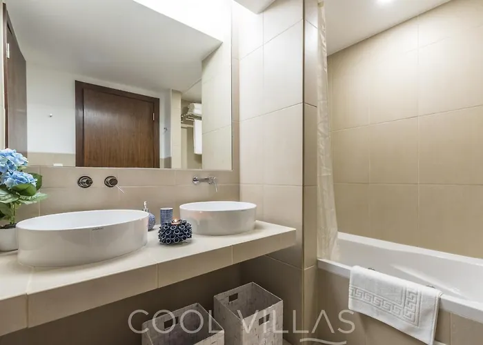 Ocean's Nest - Walking Distance To Apartament